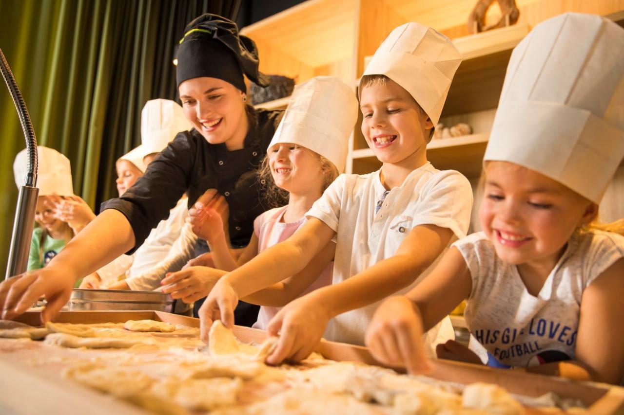 Maistra Select Family Hotel Amarin Rovigno Esterno foto